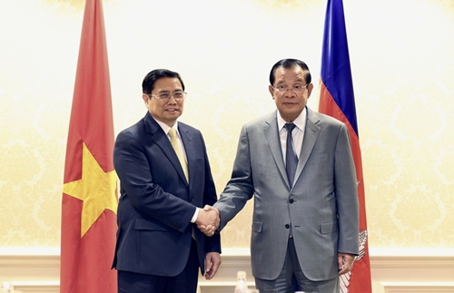 Thủ tướng Phạm Minh Chính gặp Thủ tướng Campuchia Hun Sen nhân dịp tham dự Hội nghị cấp cao đặc biệt ASEAN – Hoa Kỳ